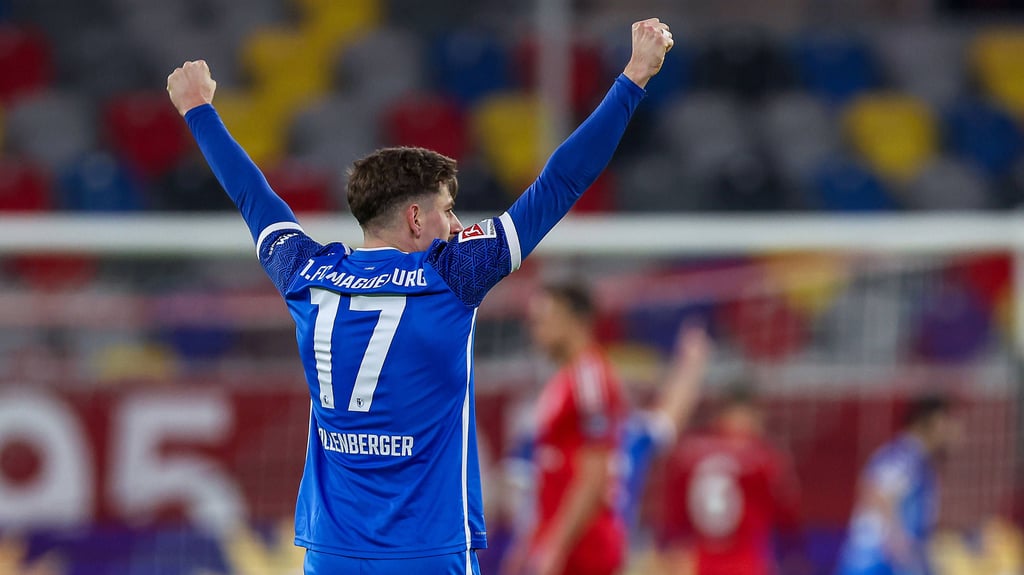 Alexander Nollenberger vom 1. FC Magdeburg jubelt: Sein Team gewann das Hinrunden-Finale gegen Fortuna Düsseldorf mit 5:2.