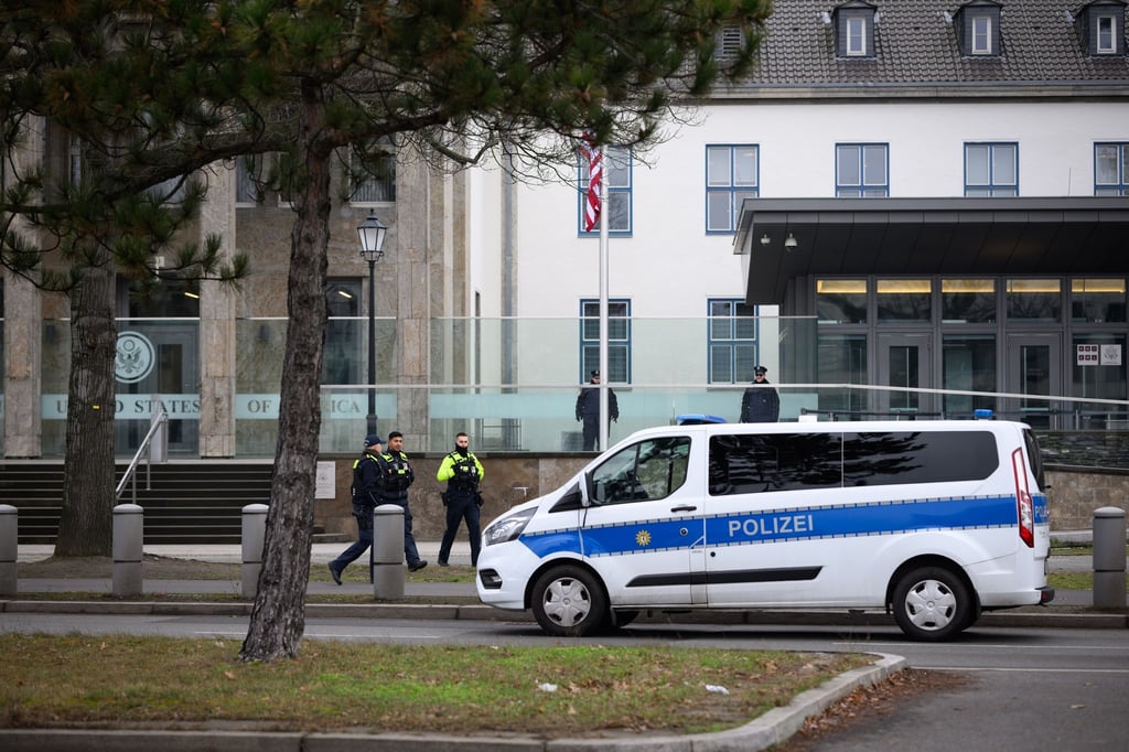 Verdächtiger Brief löst Polizeieinsatz in US-Konsulat in Berlin aus.