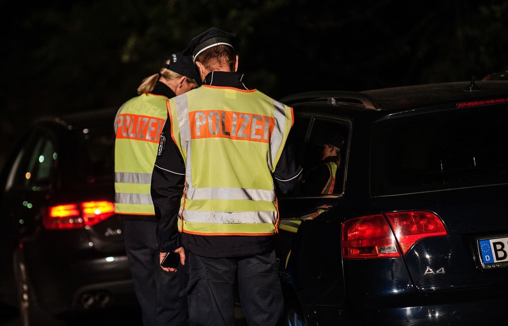 Polizei blitzt Raser in Tempo-30-Zone. (Symbolbild)