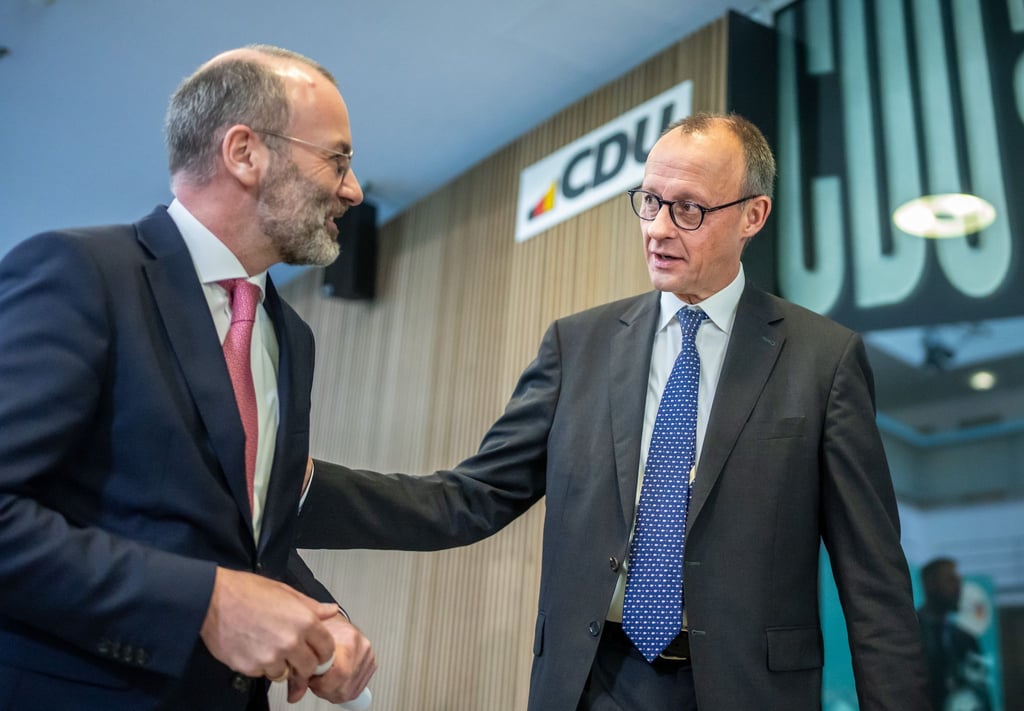 Nachdem Spitzenvertreter der Europäischen Volkspartei in Berlin über ihre Schwerpunkte für 2025 beraten haben, informieren Unions-Kanzlerkandidat Friedrich Merz und EVP-Chef Manfred Weber die Öffentlichkeit.