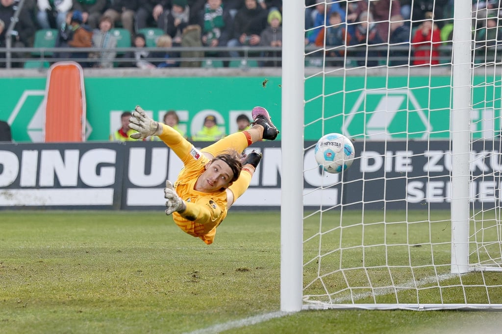 Fürths Torwart Körber war beim 0:1 chancenlos und musste später ausgewechselt werden.