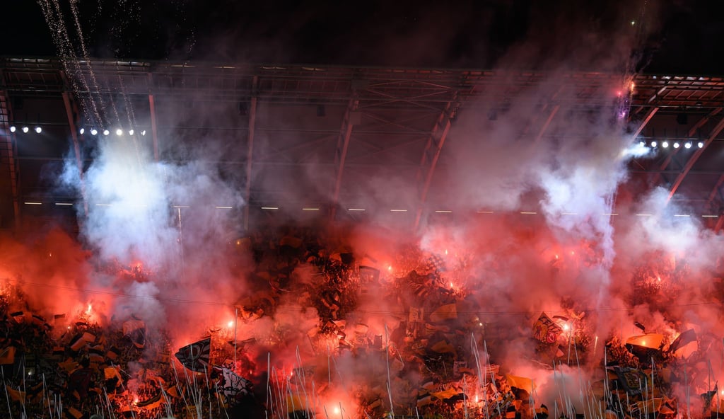 Dynamo-Fans haben durch Pyrotechnik wieder einmal dafür gesorgt, dass der Drittligist aus Dresden eine heftige Geldstrafe zahlen muss.