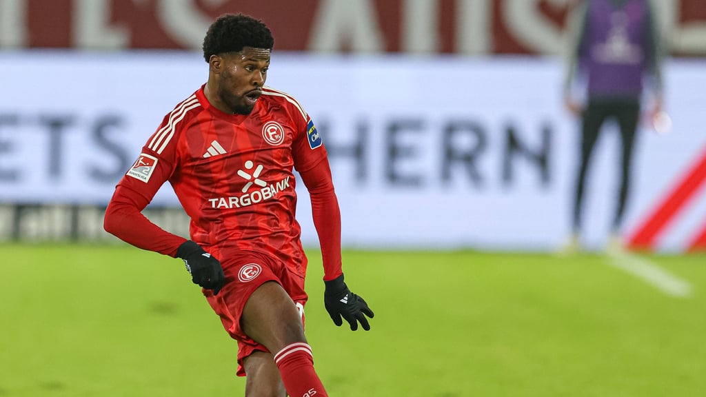 Moritz-Broni Kwarteng bereitet bei seinem Debüt für Fortuna Düsseldorf gleich ein Tor vor.