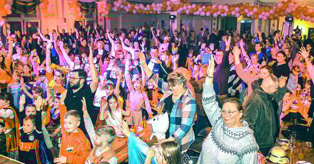 Große und kleine Leute sorgten für ordentlich Stimmung beim Kinderkarneval im Gröninger Kulturhaus.