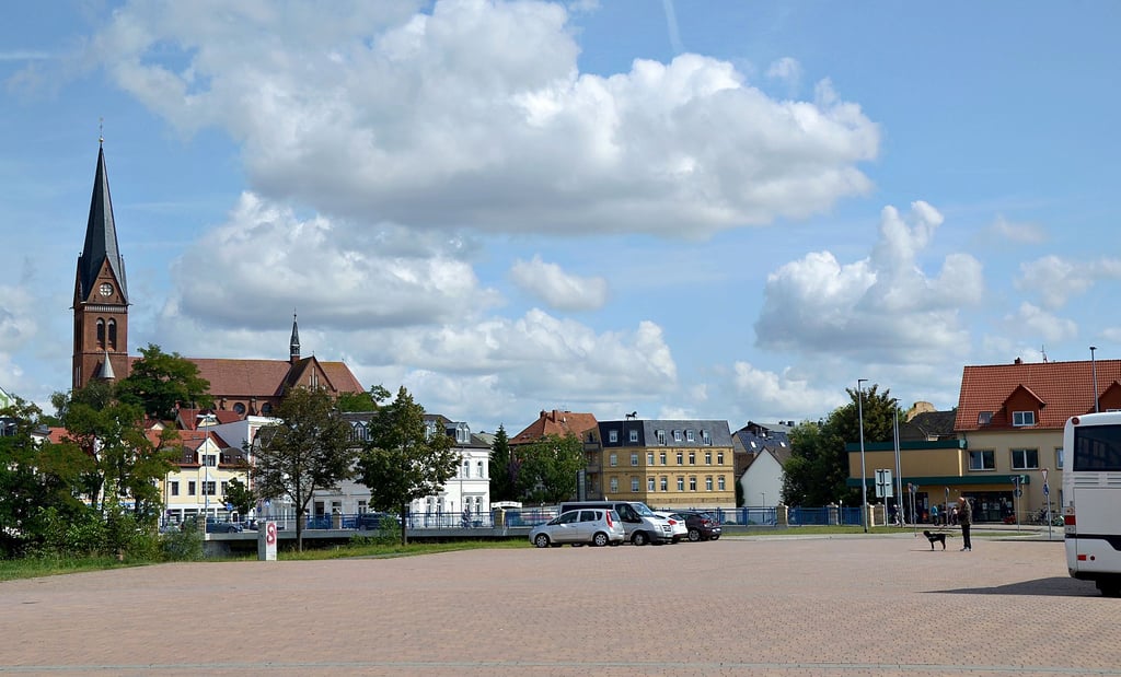 Der Neumarkt soll entwickelt werden. Unter anderem mit einem Café. Auch für die andere Bode-Seite gibt es Ideen. Foto: Enrico Joo