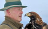 Oliver Peipe mit seinem Steinadler bei der Beizjagd in der Nähe von Loburg.