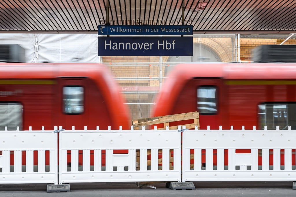 Die S-Bahn-Fahrgäste in Hannover müssen weiterhin mit Einschränkungen rechnen. (Symbolbild)