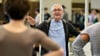 Choreograph John Neumeier hat sein Ballett „Nijinski“ für die Semperoper neu entworfen. (Archivbild)