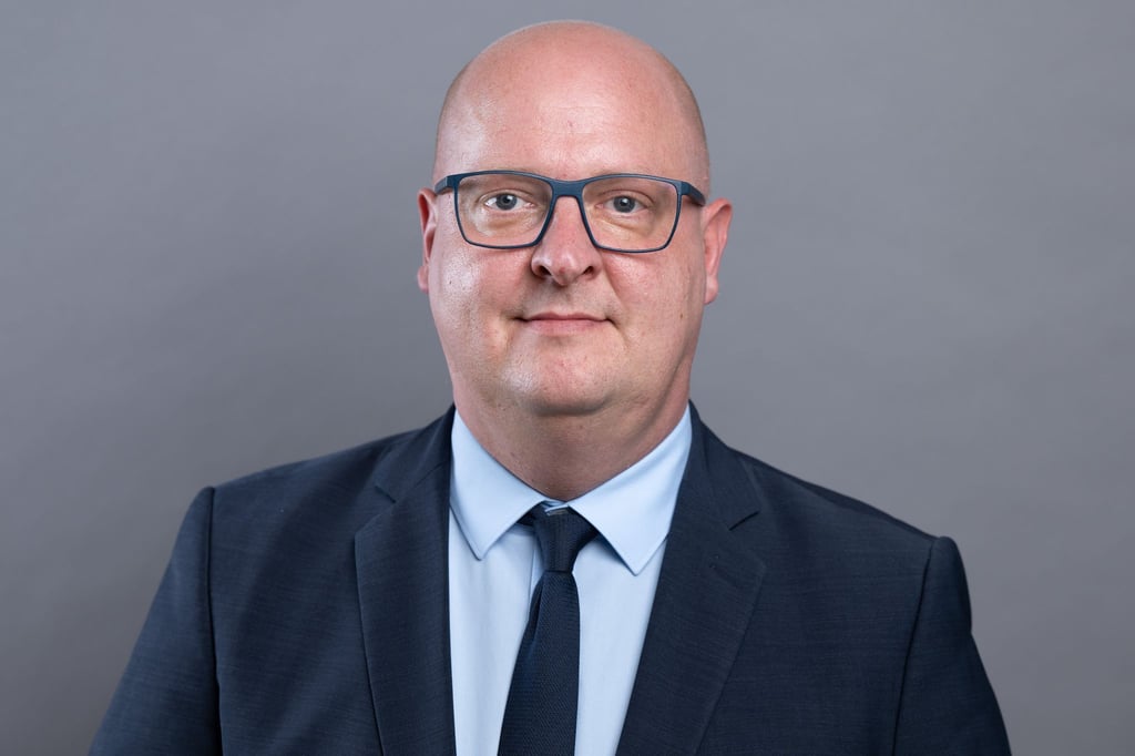 Der sächsische SPD-Chef Henning Homann ist besorgt über zunehmenden Hass in sozialen Medien (Archivbild).