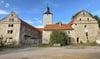 Die Wasserburg in Schneidlingen mit ihrem markanten Turm ist bereits seit Jahren dem Verfall preisgegeben. 