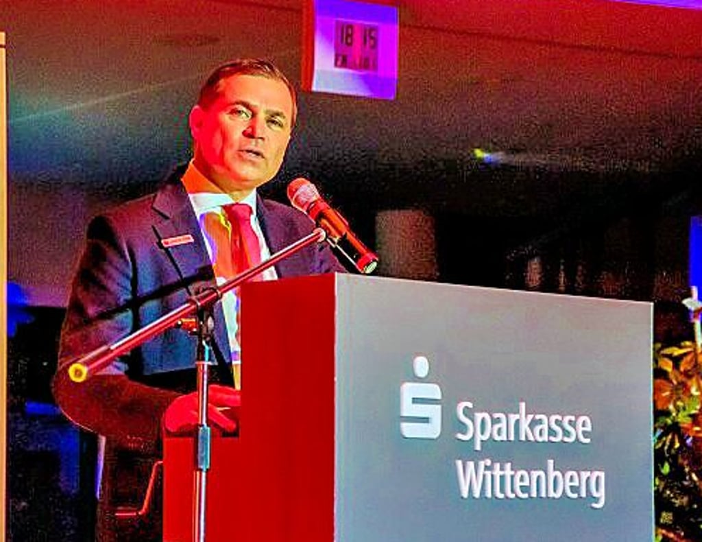 Sparkassenvorstand Thomas Arndt beim Neujahresempfang des Landkreises.