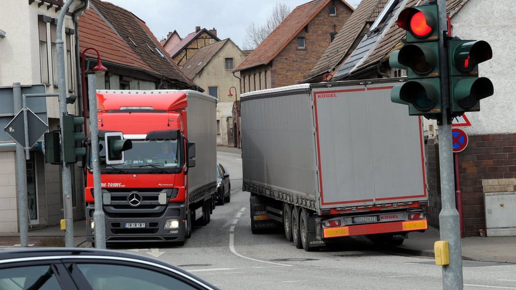 Die Anwohner in Mansfeld sind genervt vom hohen Lkw-Aufkommen.