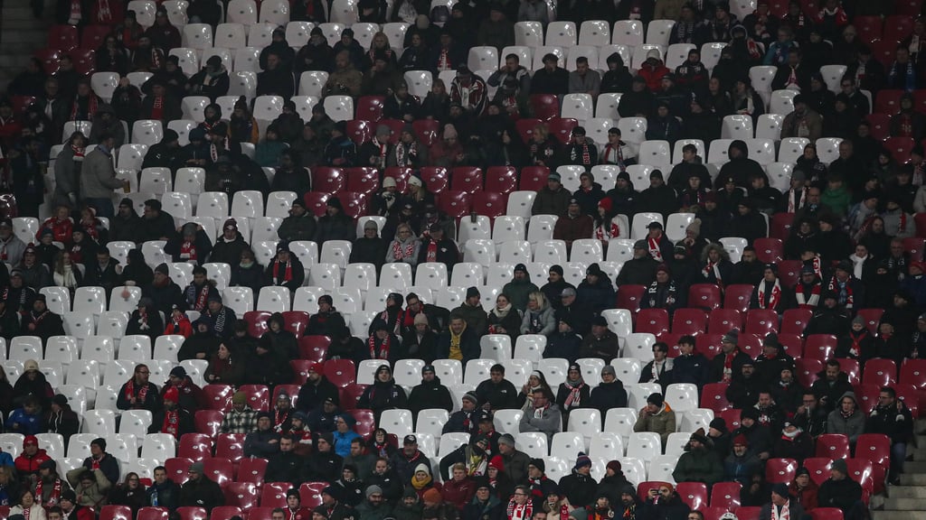 Freie Zuschauerplätze in der Red Bull Arena beim Champions-League-Spiel gegen Aston Villa