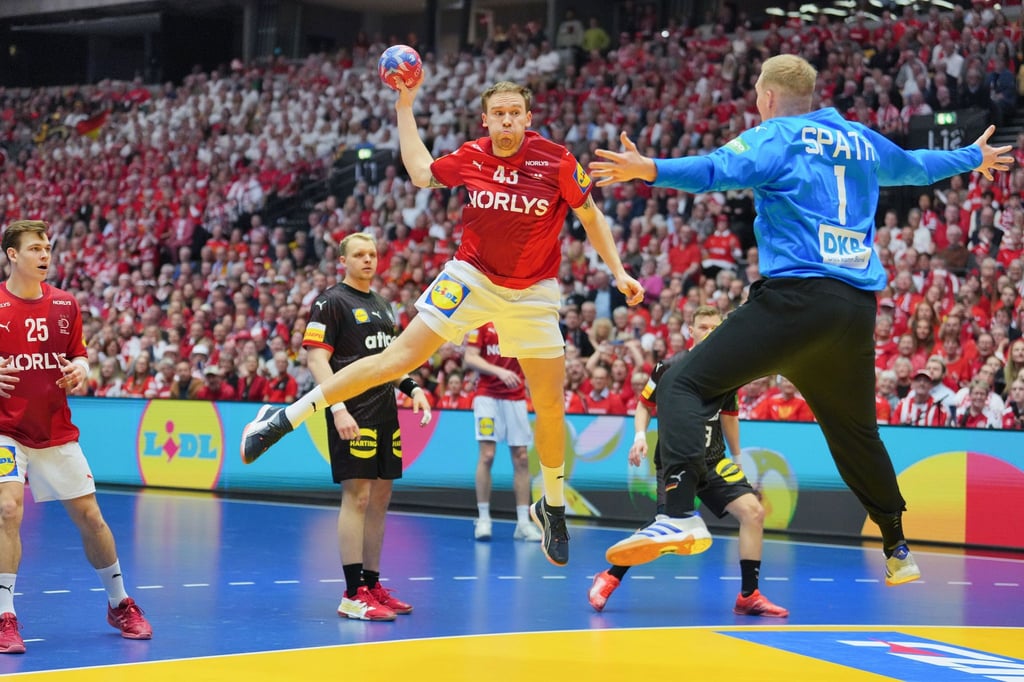 Die deutschen Handballer haben bei der WM gegen Gold-Favorit Dänemark verloren.