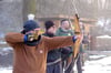 Zielsicher selbst bei Minusgraden: Wintertraining bei den Bogenschützen des Schützenvereins Derenburg 1623 auf ihrer Anlage im Rehtal.