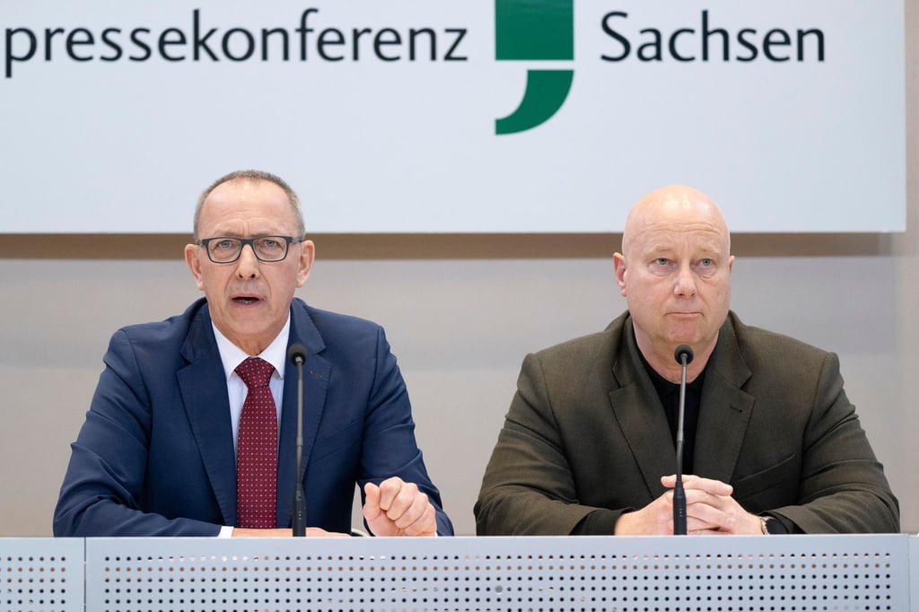 Jörg Urban (l), Vorsitzender der AfD in Sachsen, und Jan Zwerg, Parlamentarischer Geschäftsführer der Landtagsfraktion.