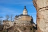 Die Burg Falkenstein ist derzeit für Besucher geschlossen, die Burggaststätte bleibt aber geöffnet. 