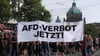 Bei einer Demonstration in Leipzig im August 2024 fordern Teilnehmer ein AfD-Verbot. (Archivbild)