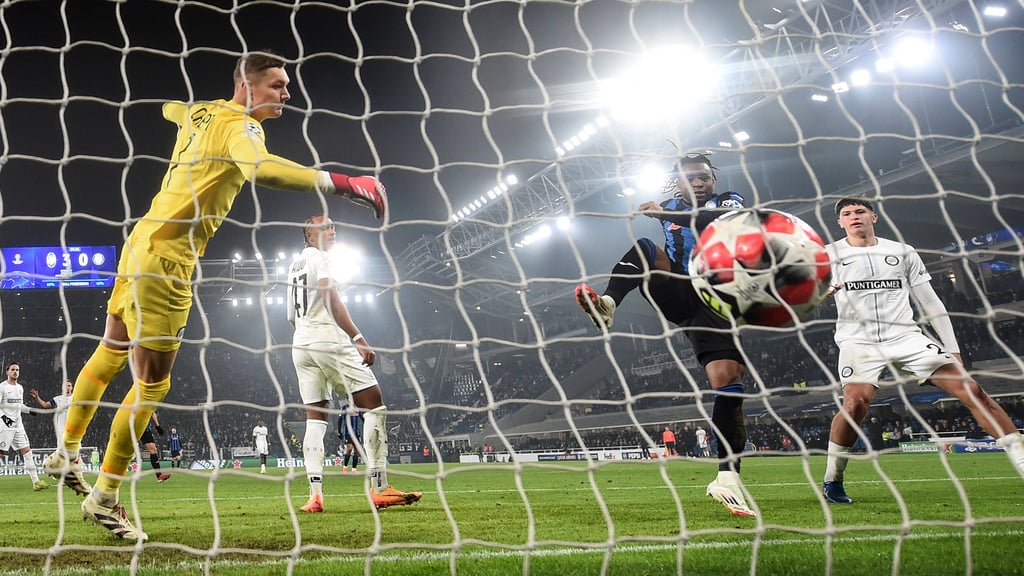 Eingenetzt: Ademola Lookman gegen Sturm Graz.