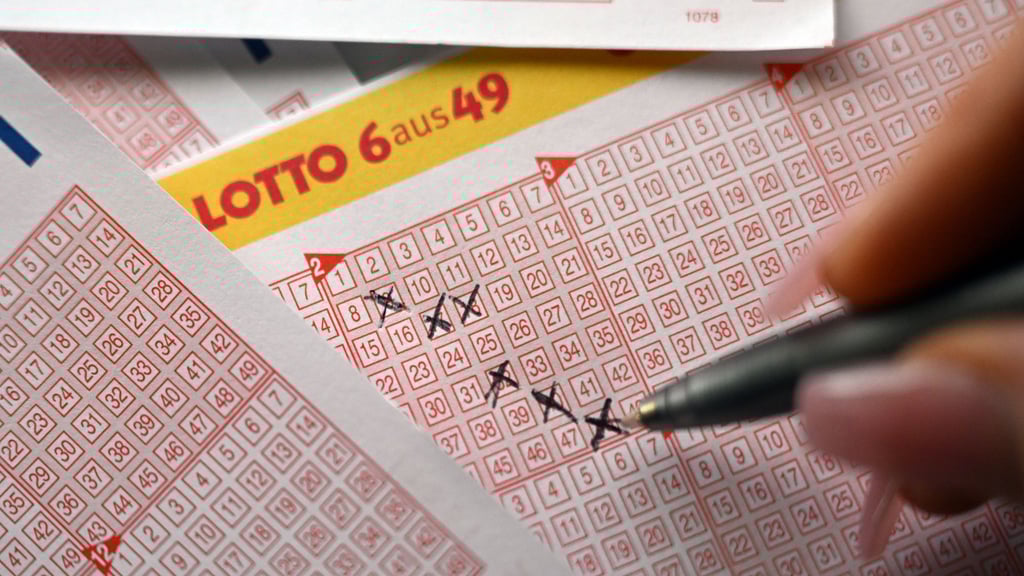 Ein Lotto-Spieler aus dem Landkreis Wittenberg hat 77.777 Euro beim Spiel 77 gewonnen.