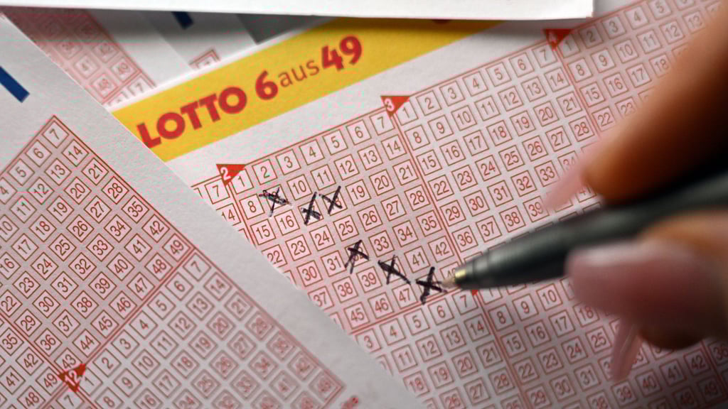 Ein Lotto-Spieler aus dem Landkreis Wittenberg hat 77.777 Euro beim Spiel 77 gewonnen.