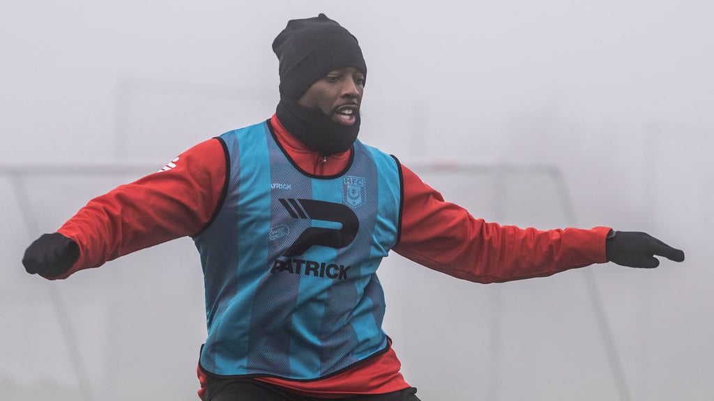 Manasseé Eshele ist seit Mittwoch als HFC-Spieler aktiv auf dem Trainingsplatz.