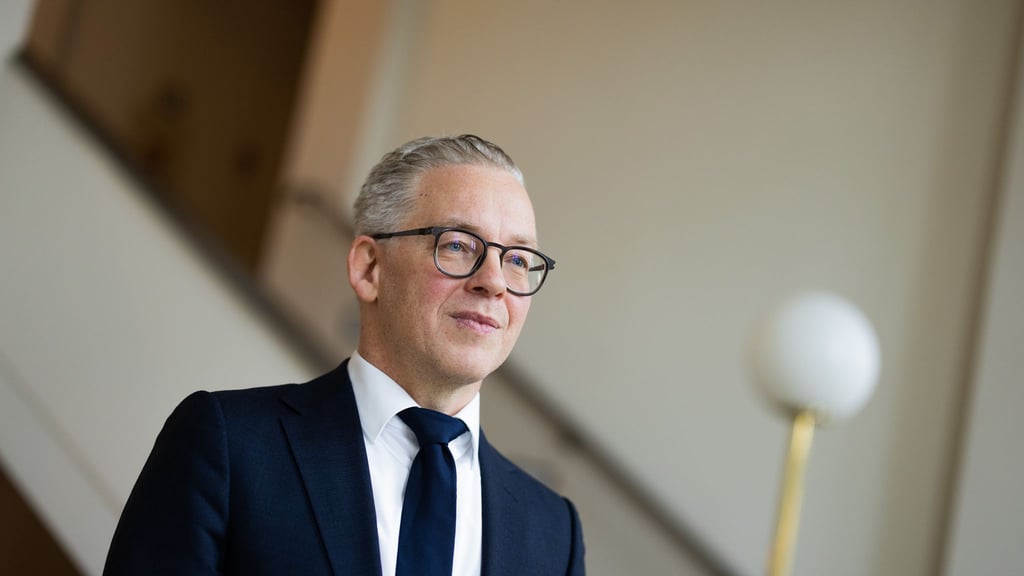 Cum-Ex-Chefermittler und Oberstaatsanwalt der Staatsanwaltschaft Köln, Tim Engel, möchte bald neue Anklagen gegen Steuerbetrüger erheben.