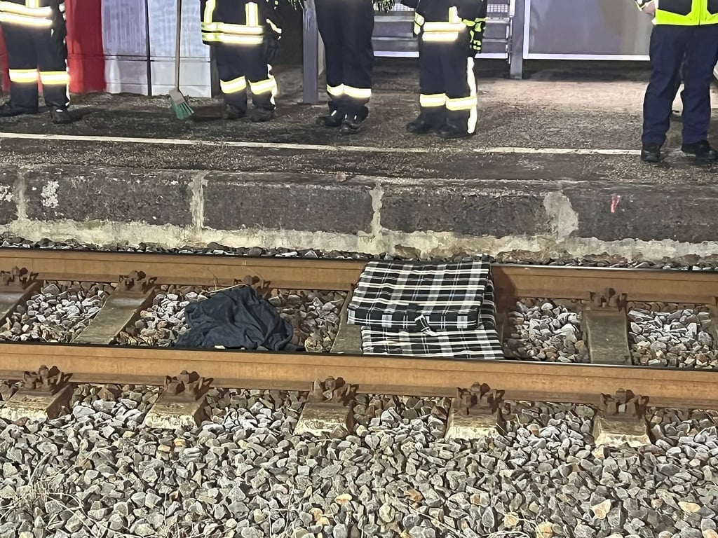 Nachtlager auf den Gleisen: Ein Mann wurde am Morgen in Großfurra von einer Regionalbahn erfasst.