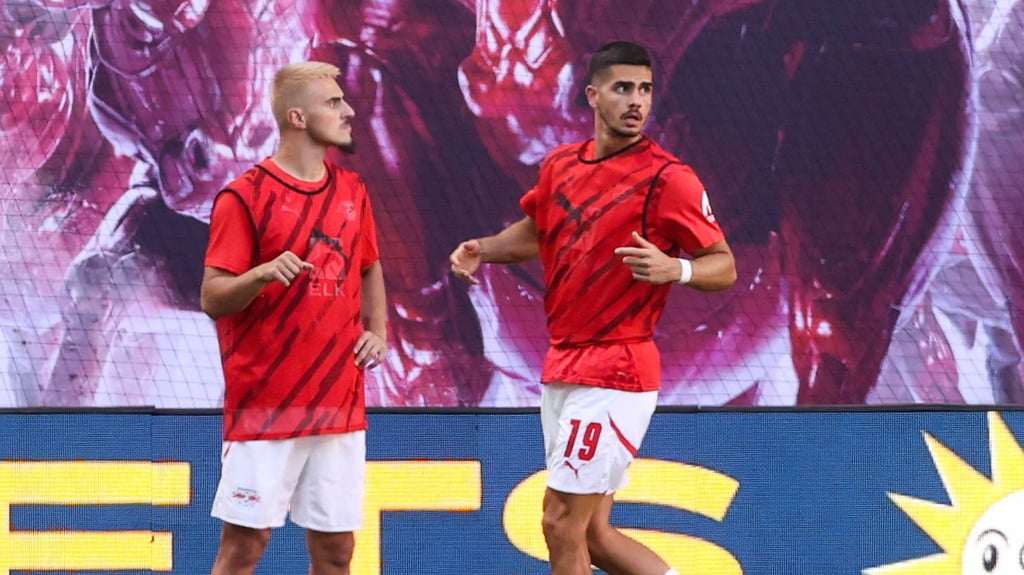 André Silva (r.) und Eljif Elmas sollen RB Leipzig verlassen.