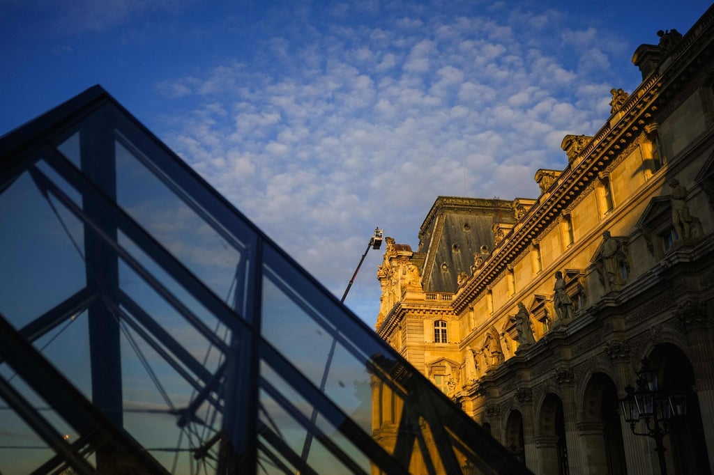 Laut der Louvre-Chefin ist die berühmte Glaspyramide des Museums „strukturell überholt“.