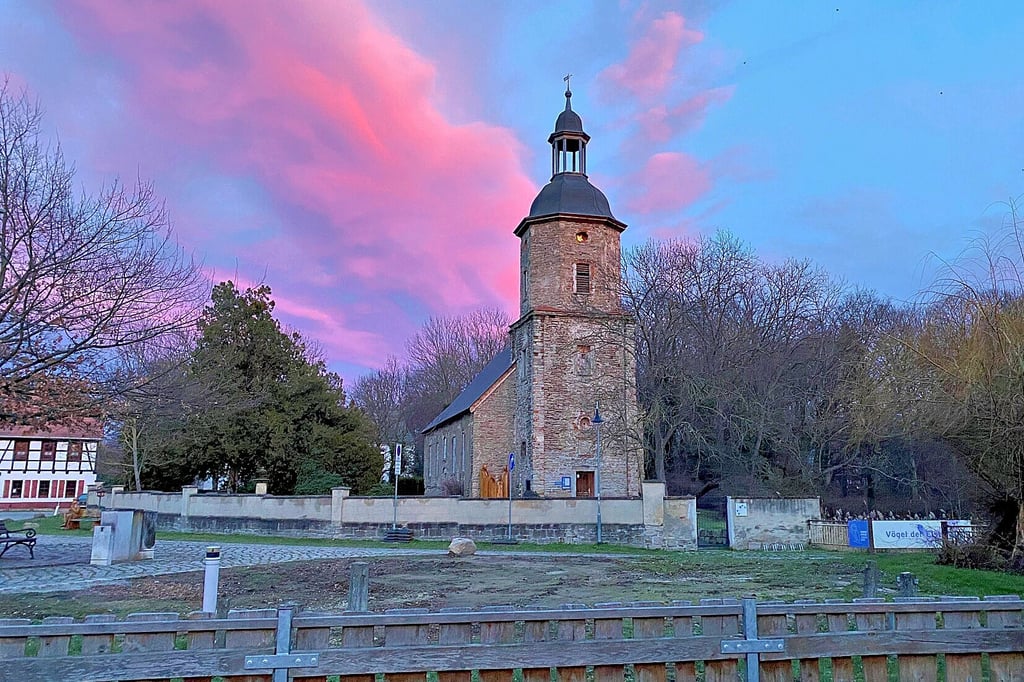 Die Zangenberger Kirche, die sich direkt am Elsterradweg befindet, soll in diesem Jahr weiter saniert werden.