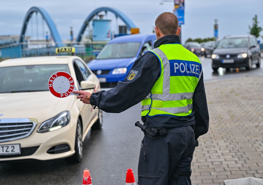 Rund 9800 unerlaubt eingereiste Menschen wurden 2024 in Brandenburg und Berlin von der Polizei festgestellt.