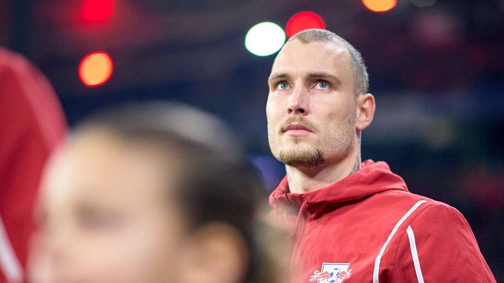 David Raum beim Einlaufen gegen Sportimg Lissabon.