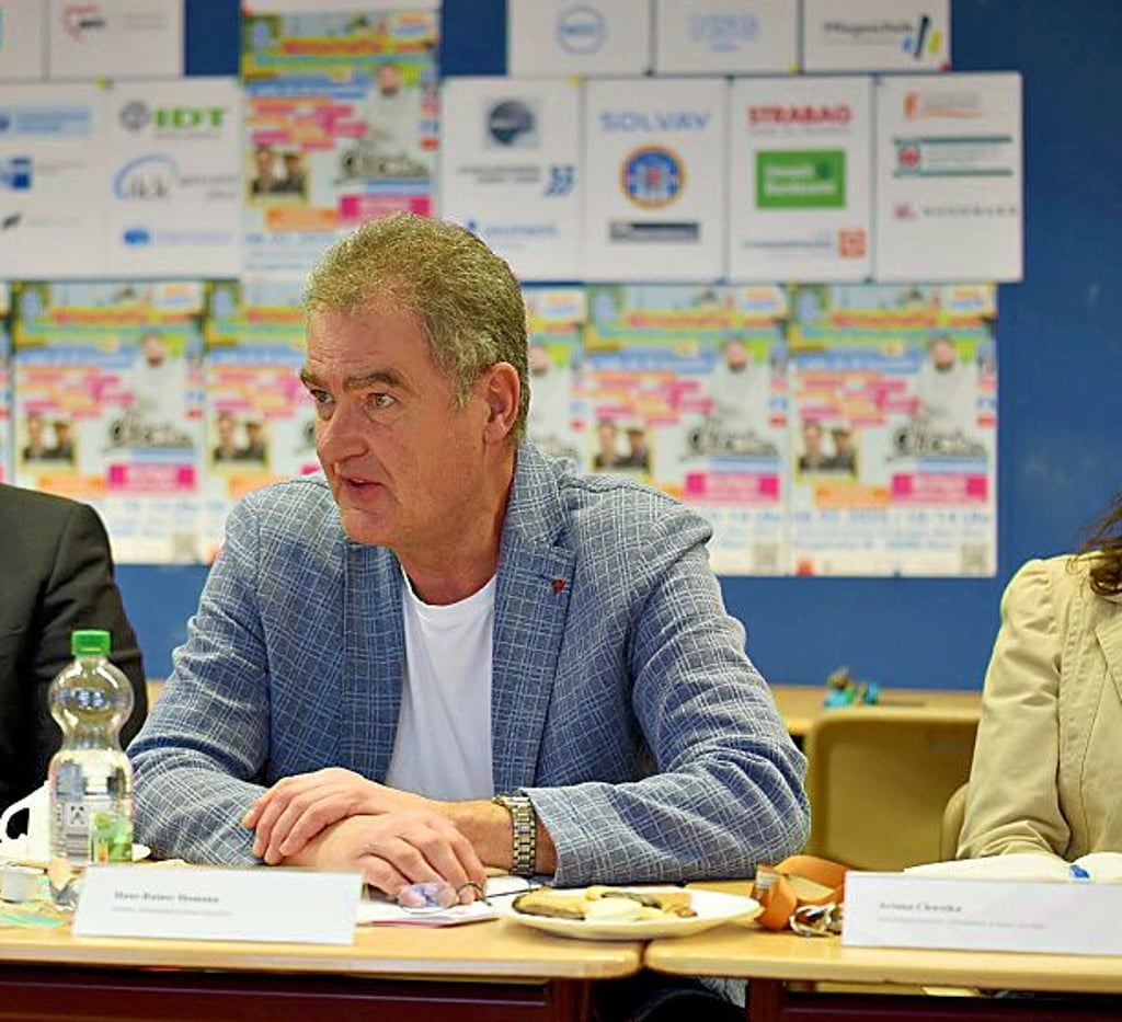 Schulleiter Hans-Reiner Homann ist der Gastgeber der Messe.