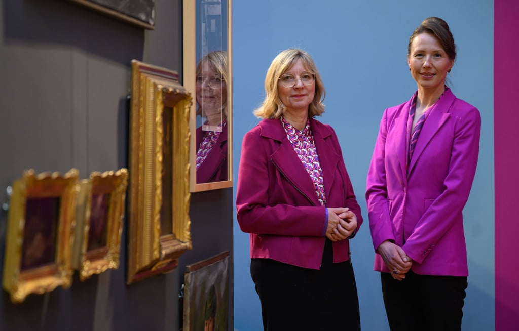 Annika Weise, Kuratorin des Max-Pechstein-Museums, und Petra Lewey, Leiterin der Kunstsammlungen Zwickau, präsentieren das neue Ausstellungsquartier in Zwickau.