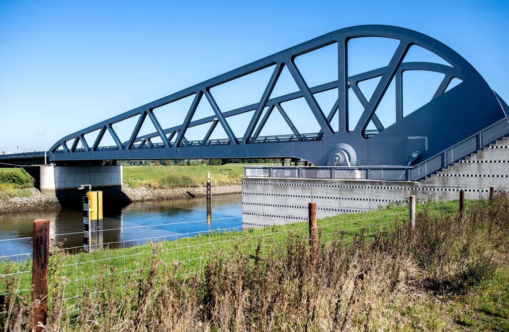 Die Brücke über die Hunte lässt sich nach einem Defekt nicht mehr schließen. (Archivbild)