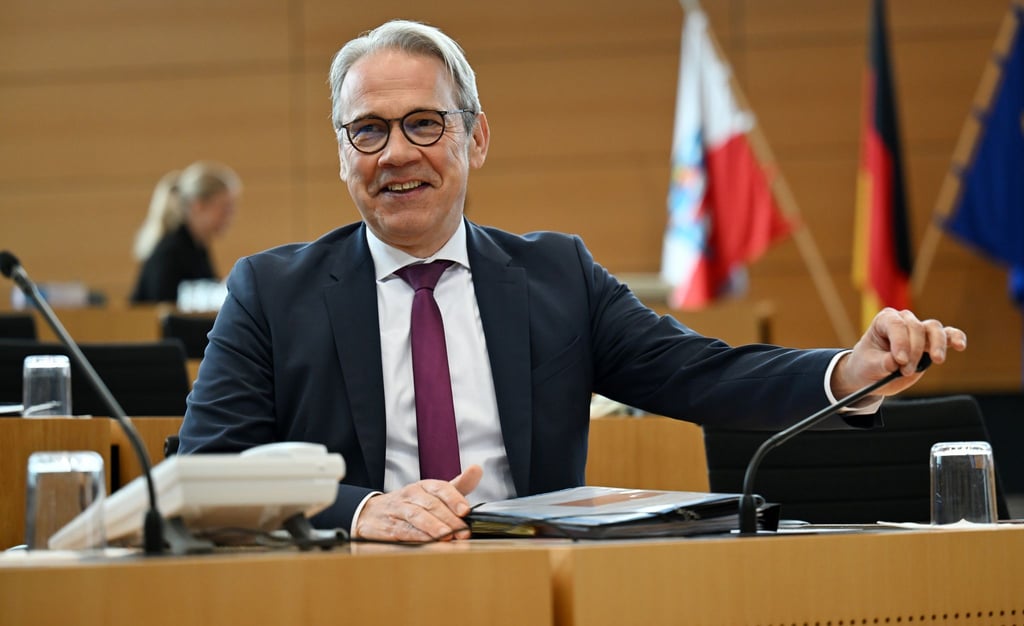 Thüringens Innenminister Georg Maier (SPD) spricht sich für verpflichtende Meldewege bei psychisch auffälligen Gefährdern aus. (Archivbild)