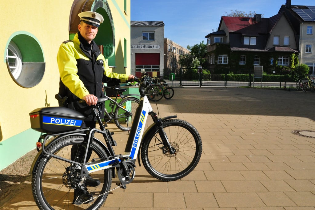 Fährt selbst gern mal mit dem Fahrrad: Kalbes Regionalbereichsbeamter Andreas Bläsing.