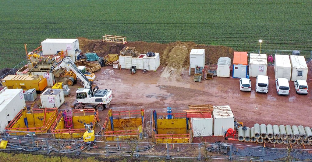 In der Nähe von Schleibnitz wird gerade die Straßenquerung für den künftigen SuedOstLink gebaut. Die Arbeiten stellen eine vorbereitende Maßnahme dar, da das Planfeststellungsverfahren noch läuft.