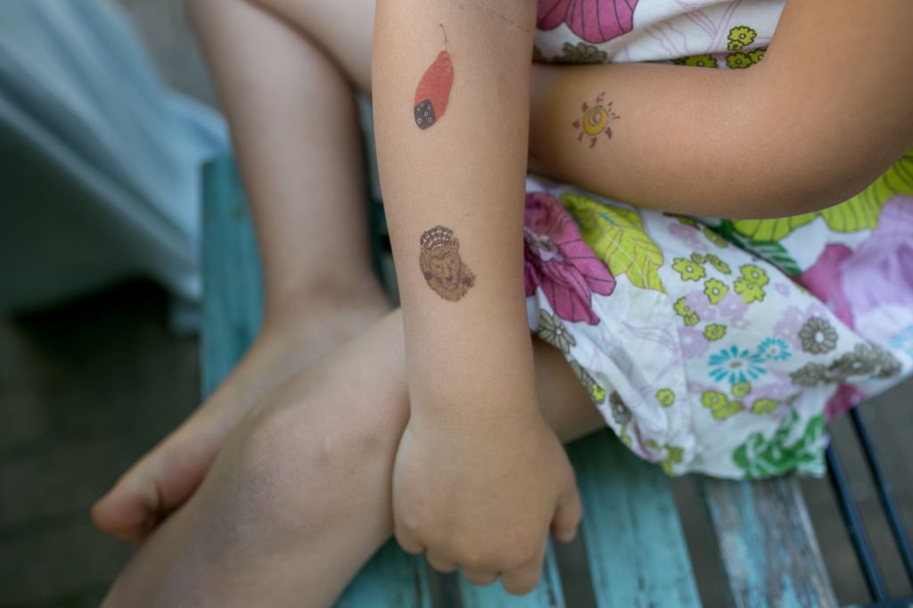 Kinder lieben sie - doch in fast allen Klebetattoos, die die Zeitschrift „Öko-Test“ untersucht hat, stecken bedenkliche Inhaltsstoffe.