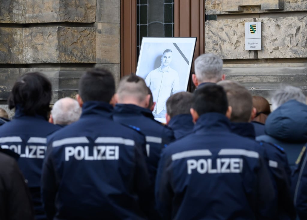 Für den im Einsatz getöteten Polizisten aus Sachsen ist eine Trauerfeier und ein Trauermarsch geplant. (Archivbild).