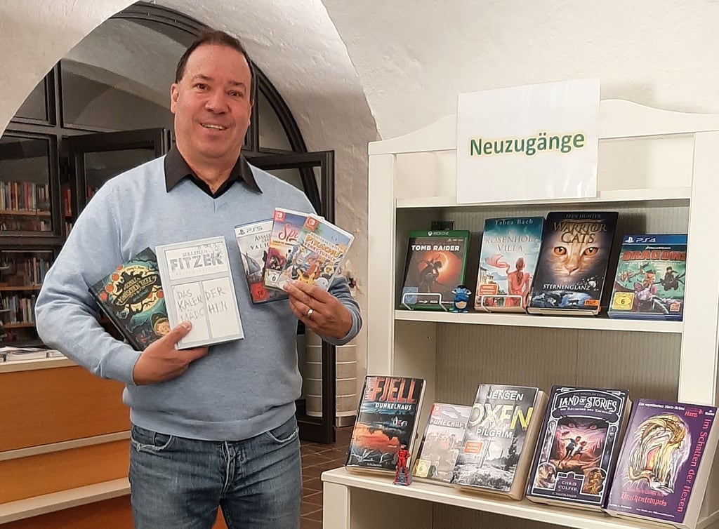 Bibliotheksleiter Andreas Grundei in der Blankenburger Ausleihe im Rathaus.