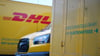 Elektro-Transporter von DHL stehen auf dem Gelände einer Düsseldorfer Zustellbasis. Von 120 Transportern sind dort 49 Stromer, auch dort soll der Elektro-Anteil künftig steigen.