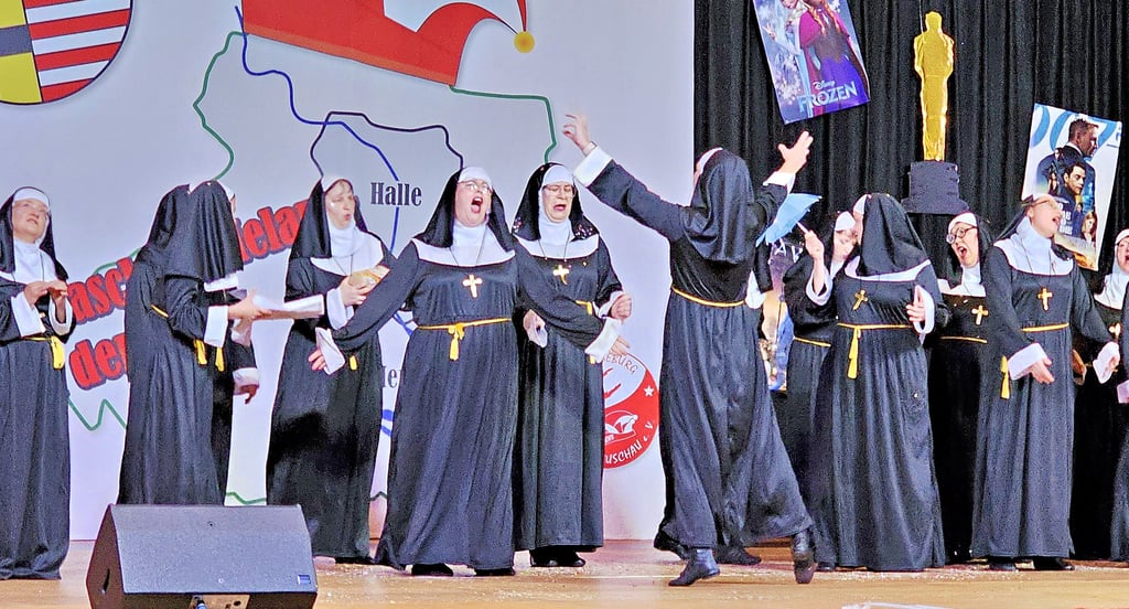 Die großartigen „Sister Act“-Doubles sorgten für tolle Stimmung und durften nicht ohne Zugabe entschweben.