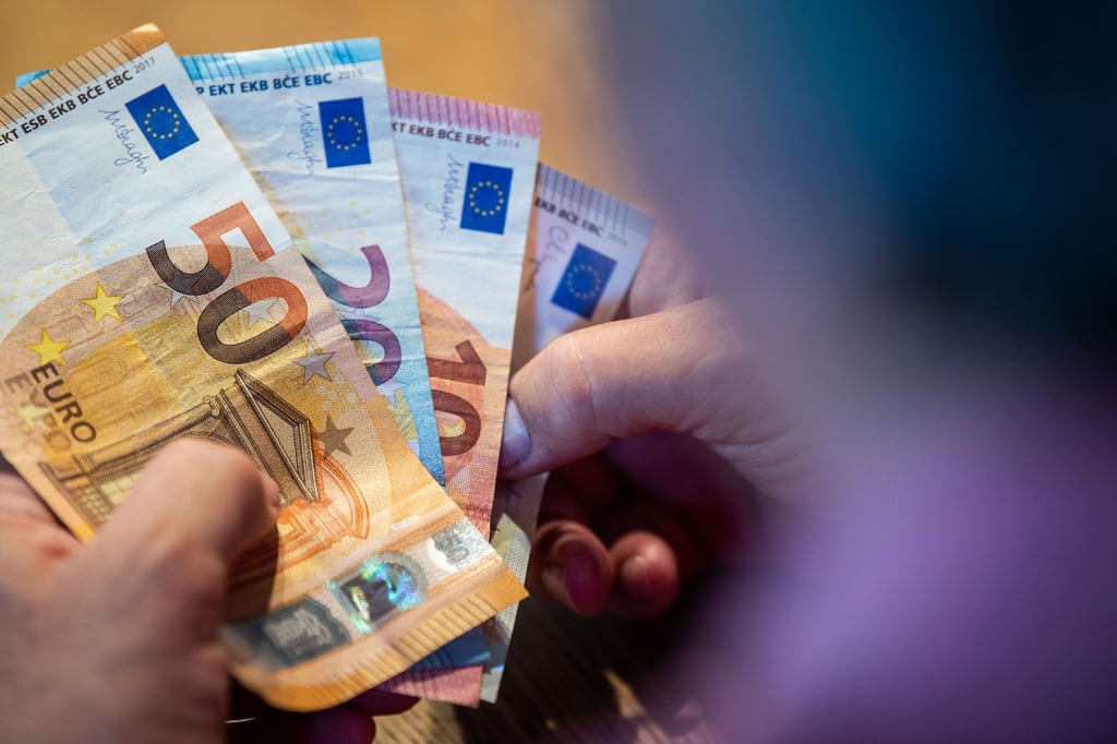 Das Land Sachsen-Anhalt muss zur Finanzierung der Altersbezüge von Beamten in den nächsten Jahren immer mehr Geld einplanen. (Symbolbild)