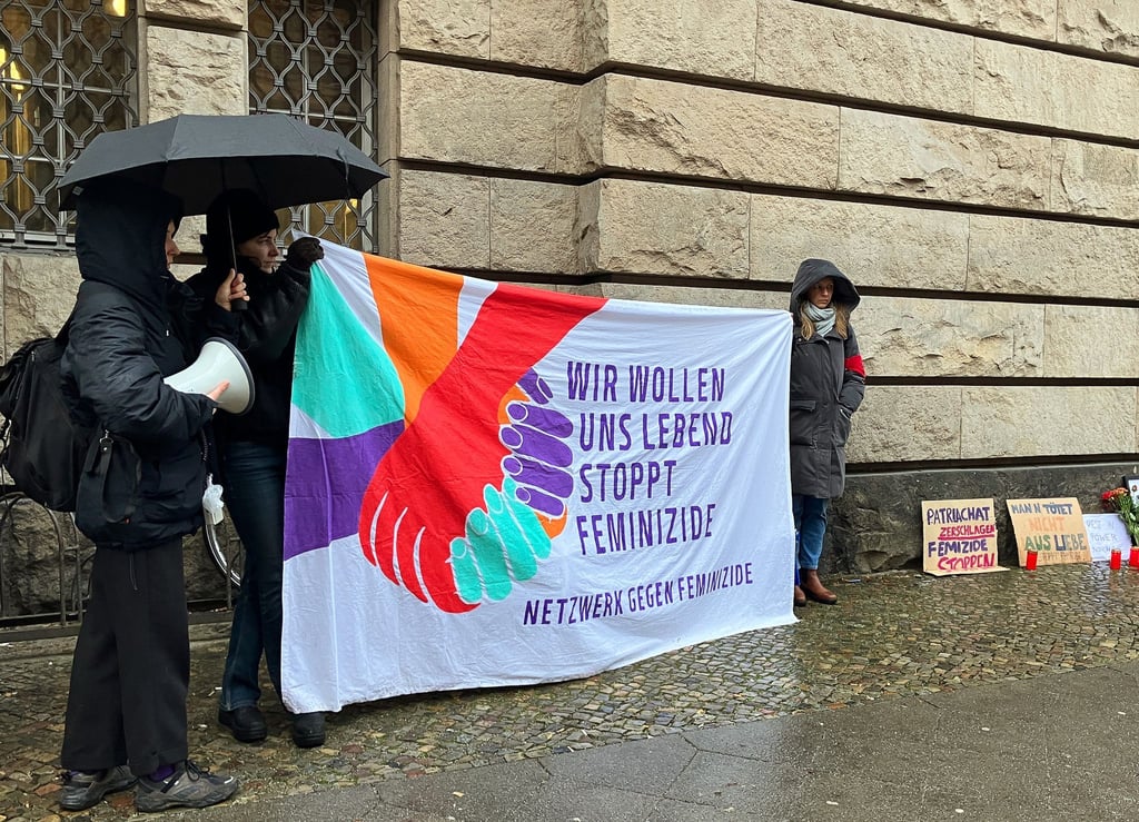 Fünf Monate nach dem Tod einer vierfachen Mutter steht ihr Ex-Mann vor Gericht - von einem Femizid geht die Staatsanwaltschaft aus.