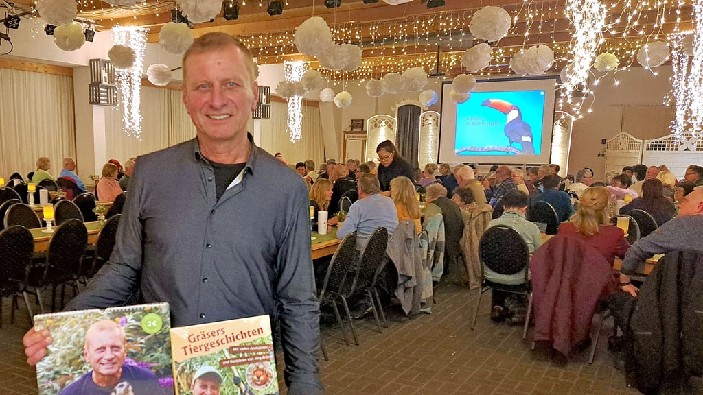 Mit seiner ungezwungenen Art und seinem sympathischen Dialekt begeistert der Leipziger Zoo-Tierpfleger Jörg Gräser das Publikum.