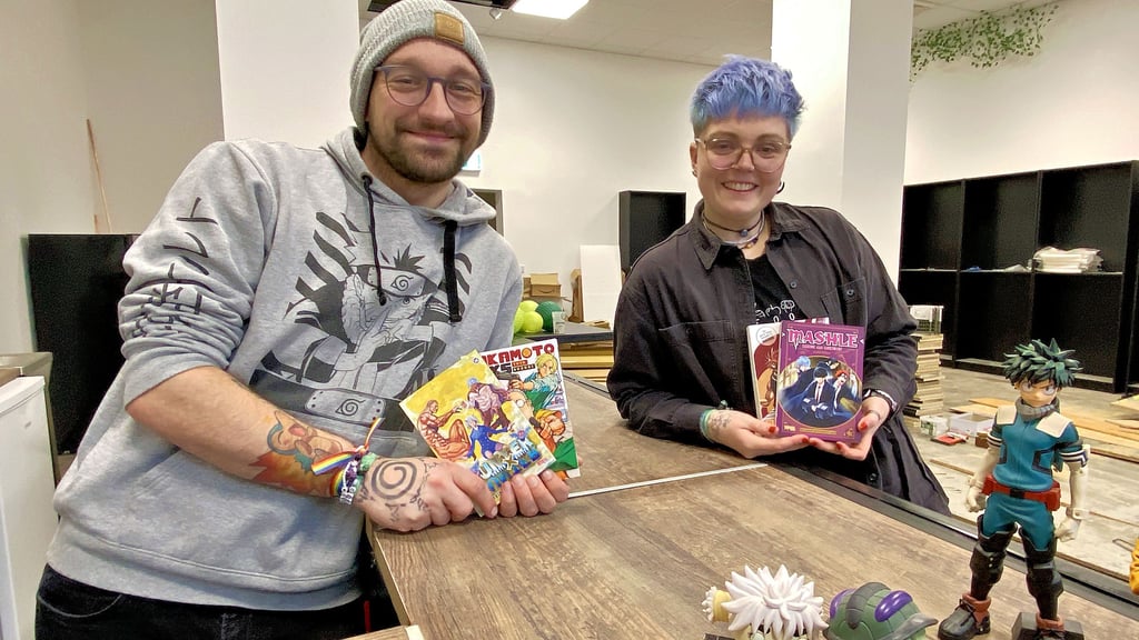Steven Swantusch und Carli Martin sind die Köpfe hinter dem Manga-Café in Magdeburg. Im Hintergrund laufen noch die restlichen Bauarbeiten.