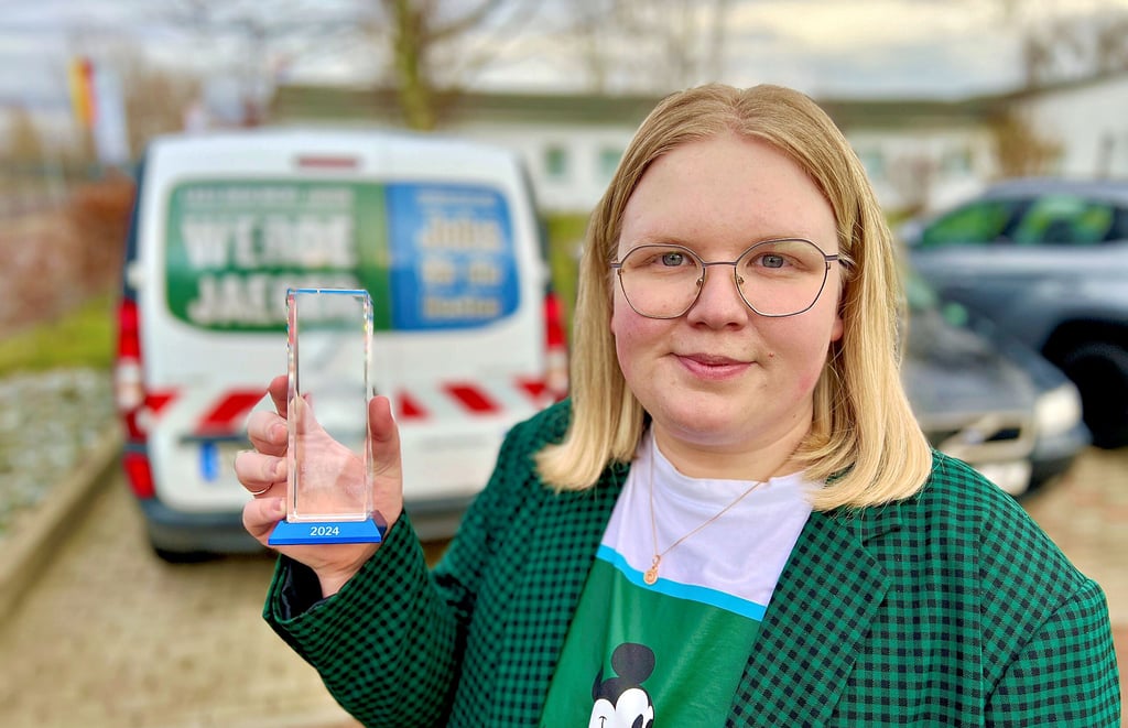 Leonie Wagner, Kauffrau für Büromanagement bei Jägerbau in Bernburg, hat als Top-Azubi bei der IHK abgeschlossen.
