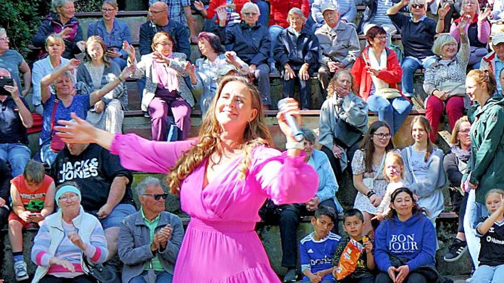 Katharina Herz begeisterte beim Stadtfest 2024.